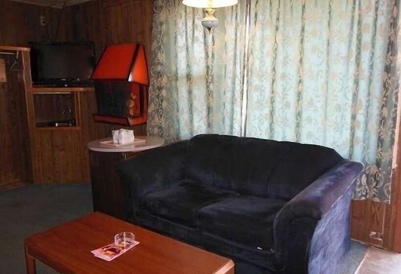 Motor Court Motel