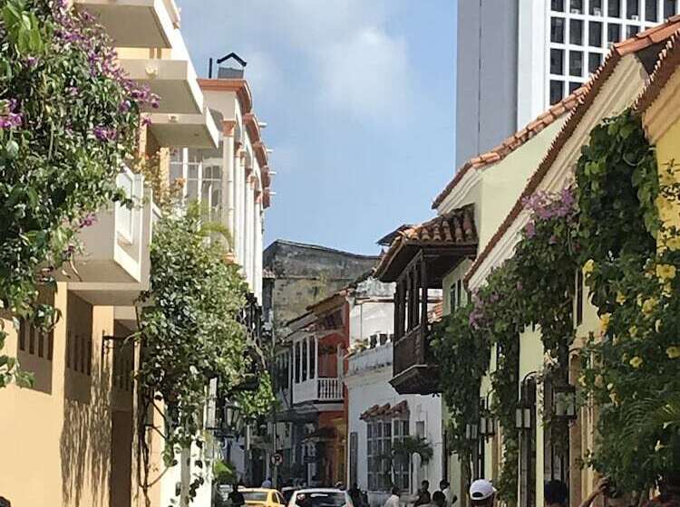 ユースホステル Hostal 1811