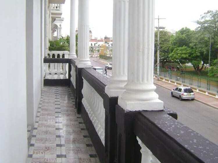 ユースホステル Hostal 1811