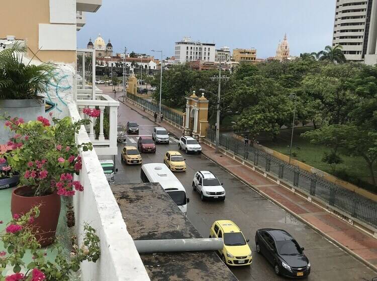 ユースホステル Hostal 1811