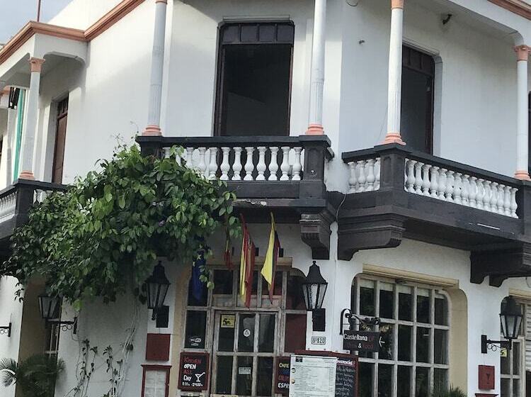 ユースホステル Hostal 1811