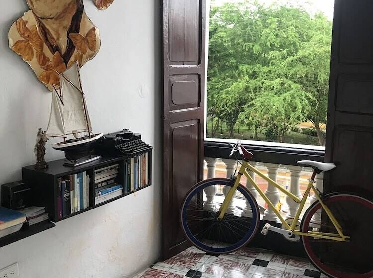 ユースホステル Hostal 1811