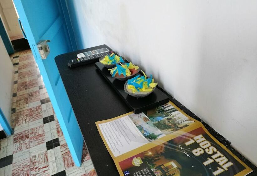 ユースホステル Hostal 1811