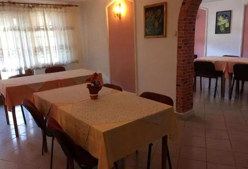 هاستل Pension Casa Alba