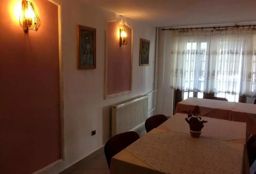 هاستل Pension Casa Alba