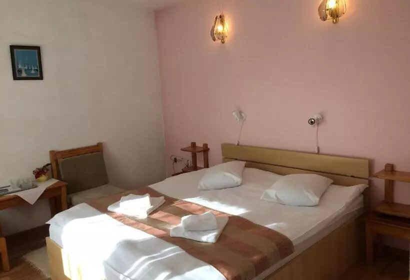 هاستل Pension Casa Alba
