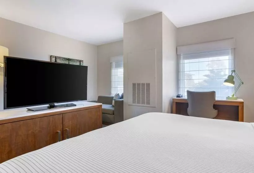 Cambria Hotel Lax