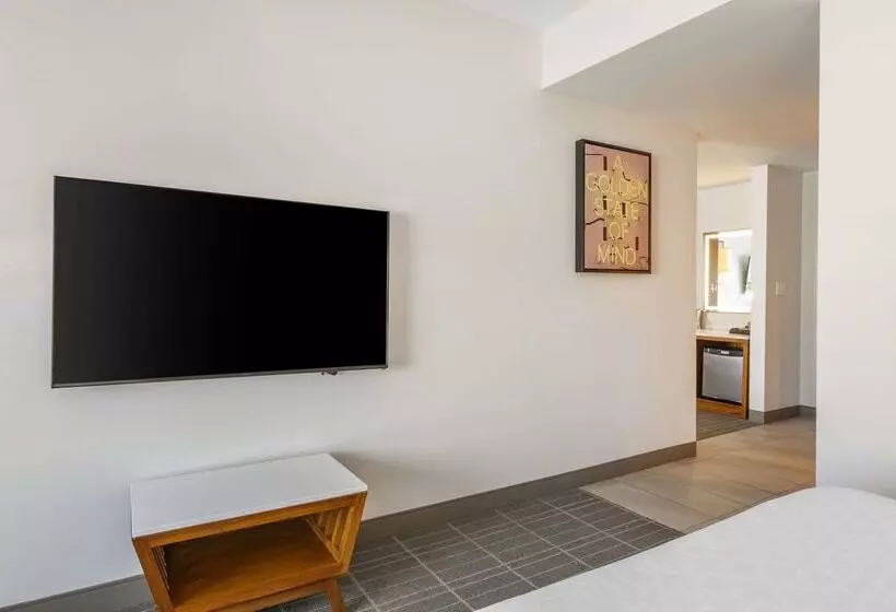 Cambria Hotel Lax
