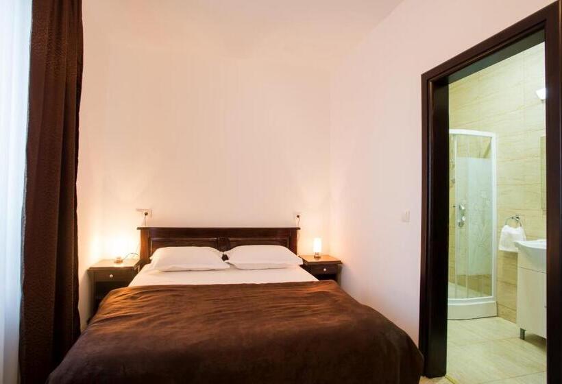 هتل Cazare Turn Sebes