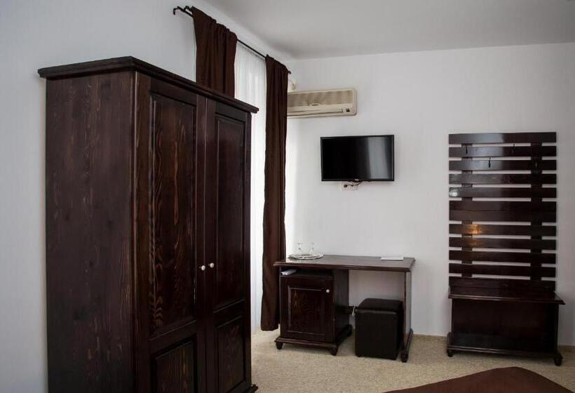 هتل Cazare Turn Sebes