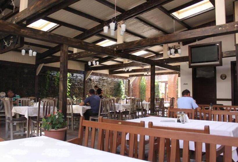 هتل Cazare Turn Sebes