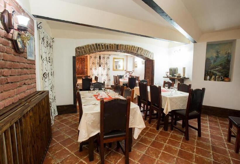 هتل Cazare Turn Sebes