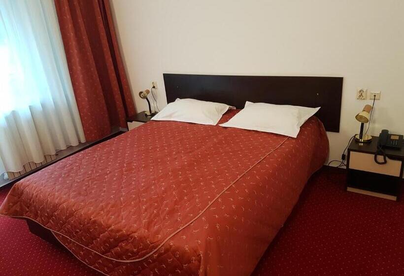 Отель Cristal Sinaia