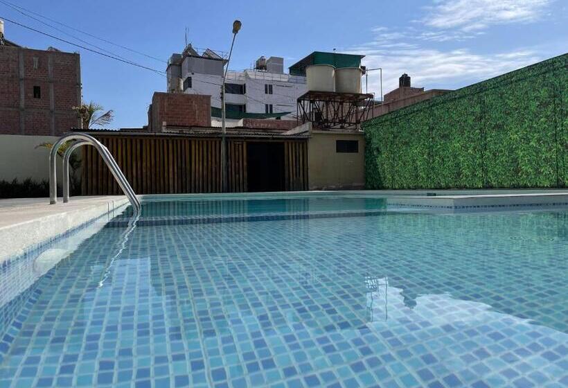 호텔 Holiday Suites