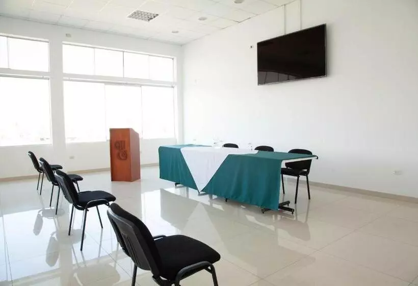 هتل Holiday Suites