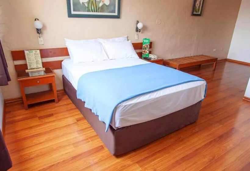 هتل Holiday Suites