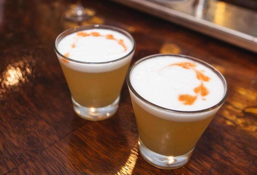 Отель Holiday Suites