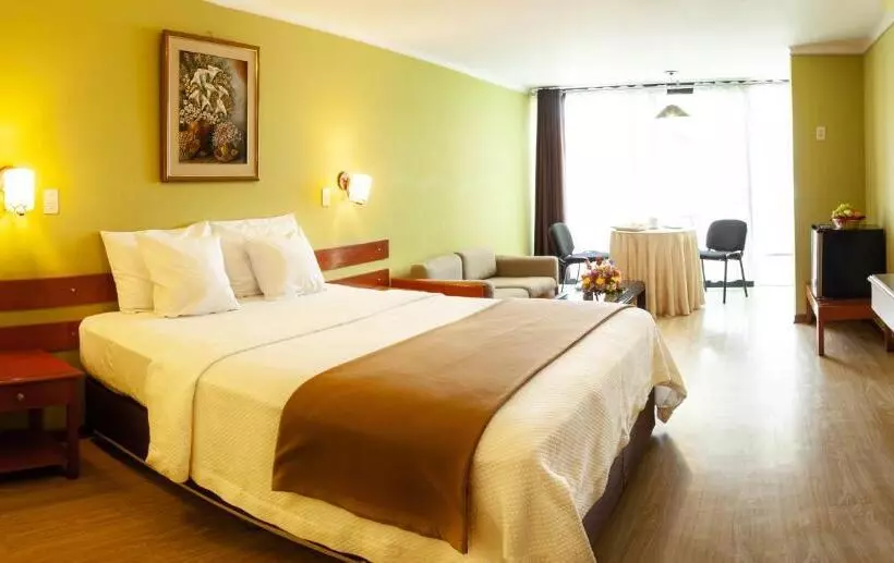 هتل Holiday Suites