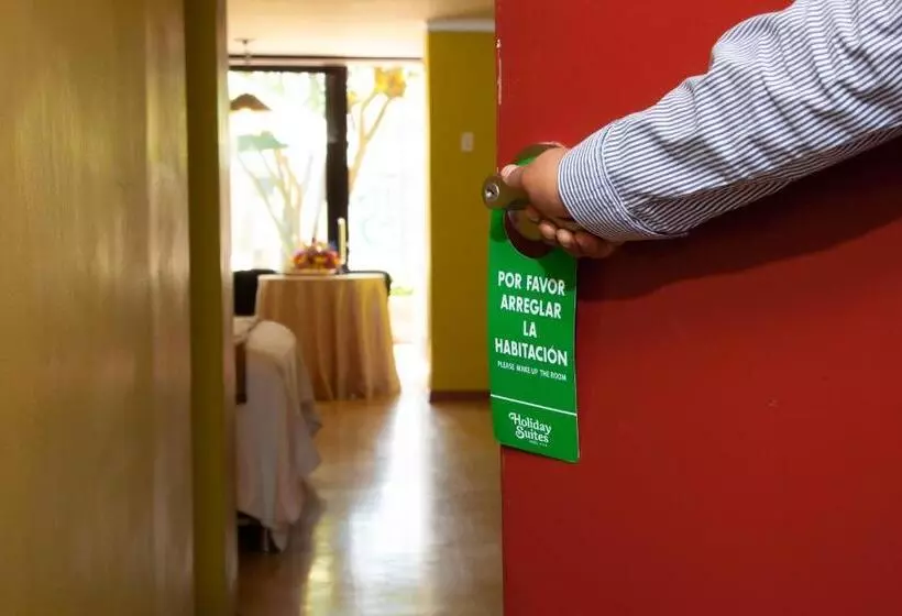 هتل Holiday Suites