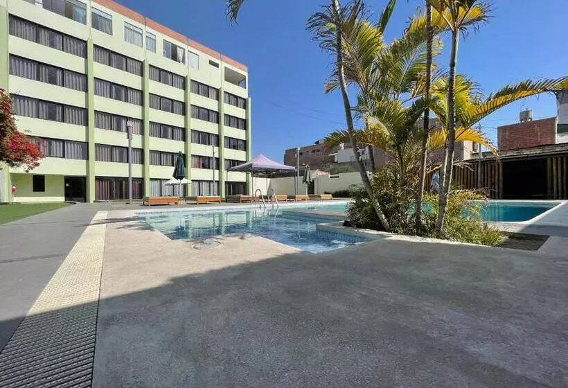 هتل Holiday Suites