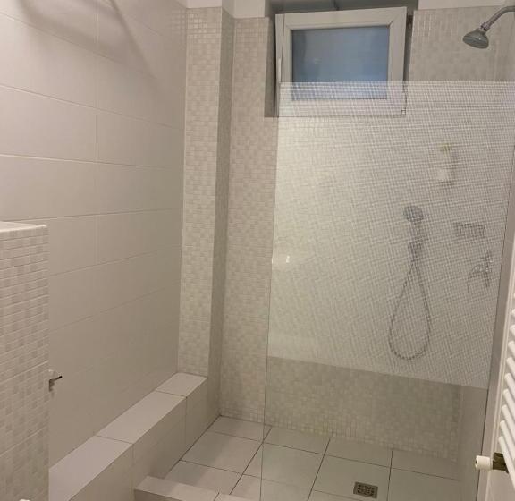 هتل Parliament Square