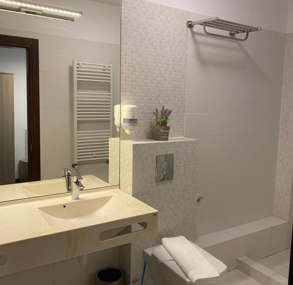 هتل Parliament Square