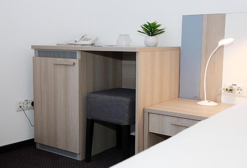 هتل Parliament Square