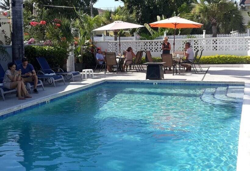 هتل Sandelwood Studios