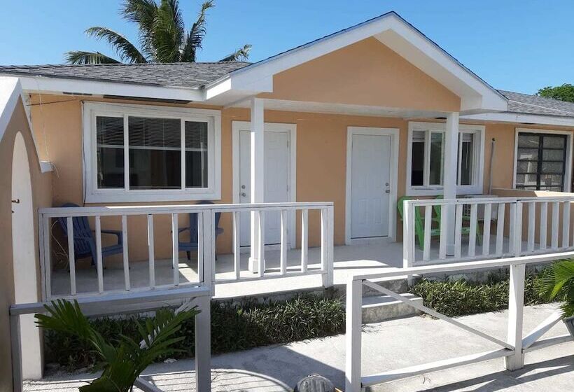 هتل Sandelwood Studios