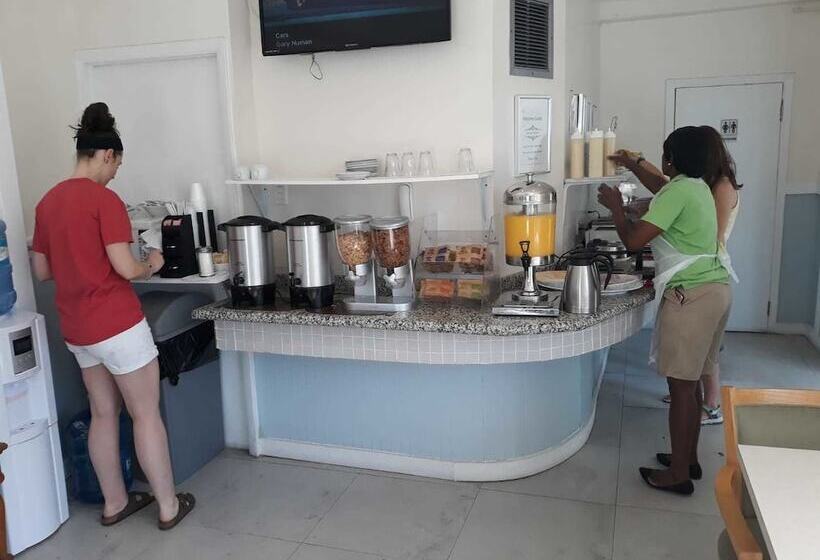 هتل Sandelwood Studios