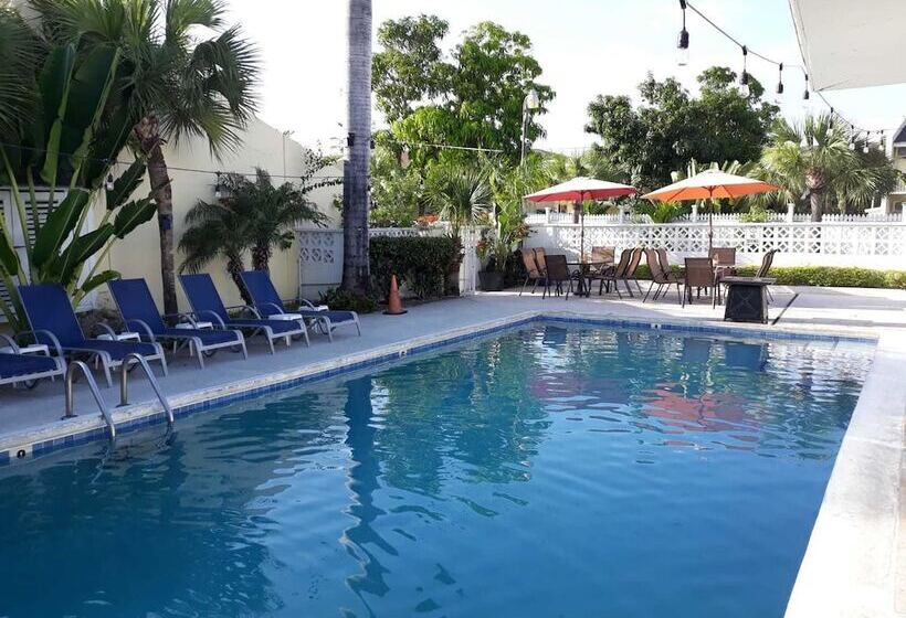 هتل Sandelwood Studios