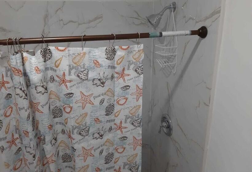 هتل Sandelwood Studios