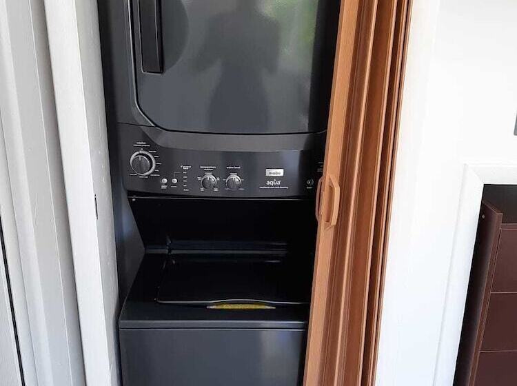 هتل Sandelwood Studios