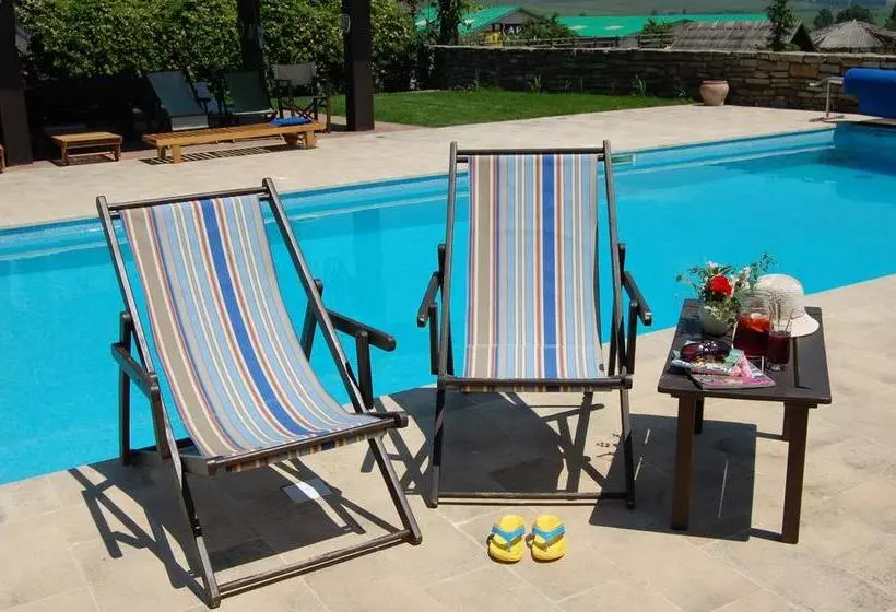 Residenssi Country Club La Mesteceni