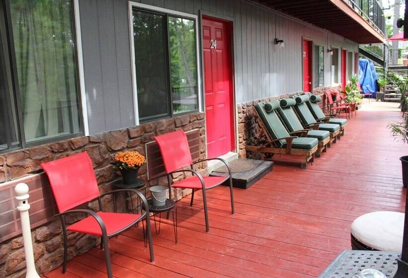 هتل Brydan Suites