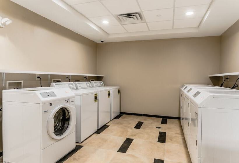 בית מלון כפרי Candlewood Suites Hartford Downtown By Ihg