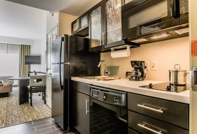 هتل Candlewood Suites Hartford Downtown By Ihg