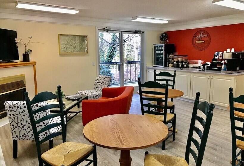 فندق Four Seasons Inn