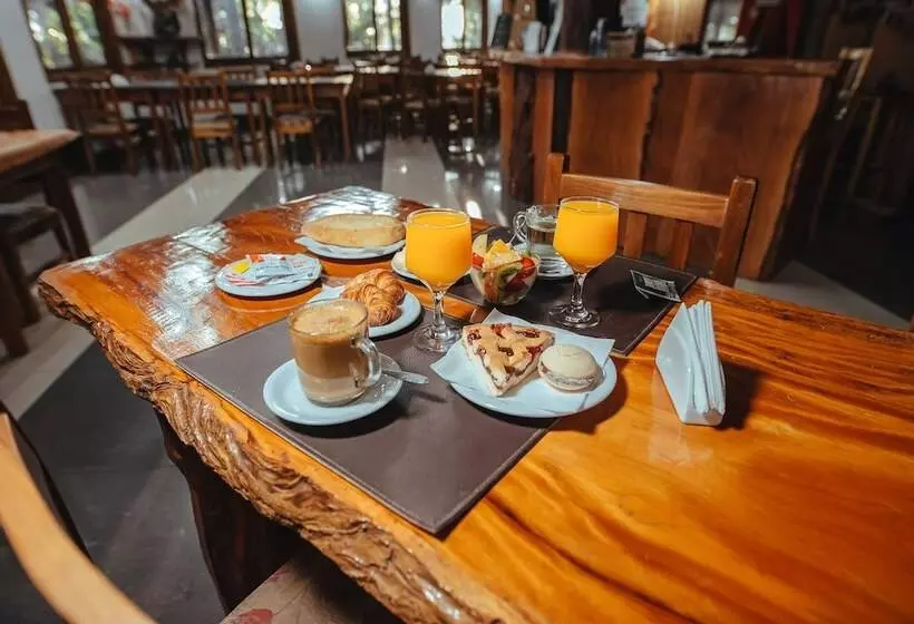 هتل Palo Rosa Lodge
