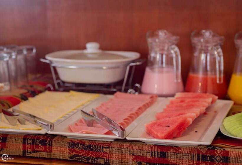 Отель Quechua Hostal Recoleta