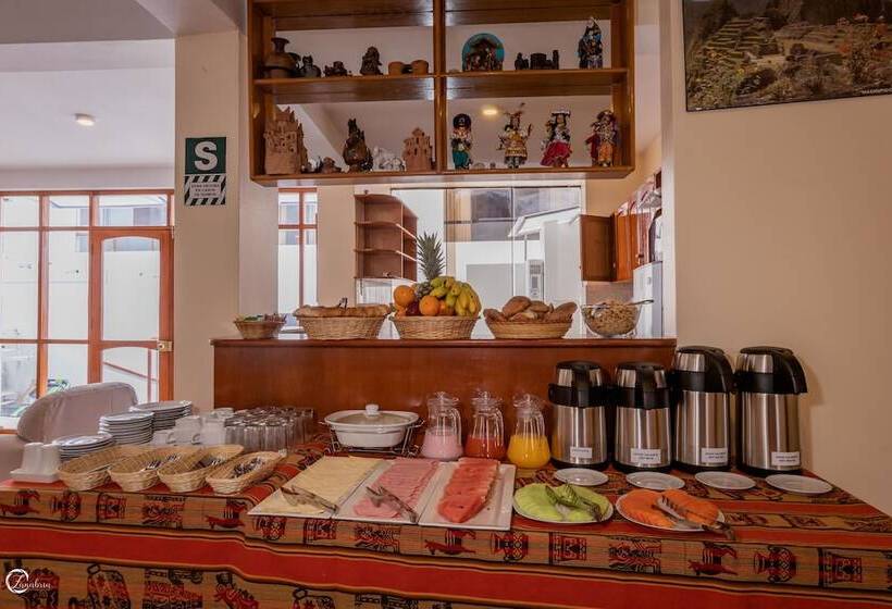 Отель Quechua Hostal Recoleta