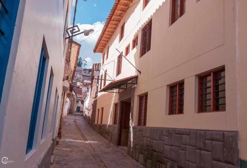 Отель Quechua Hostal Recoleta