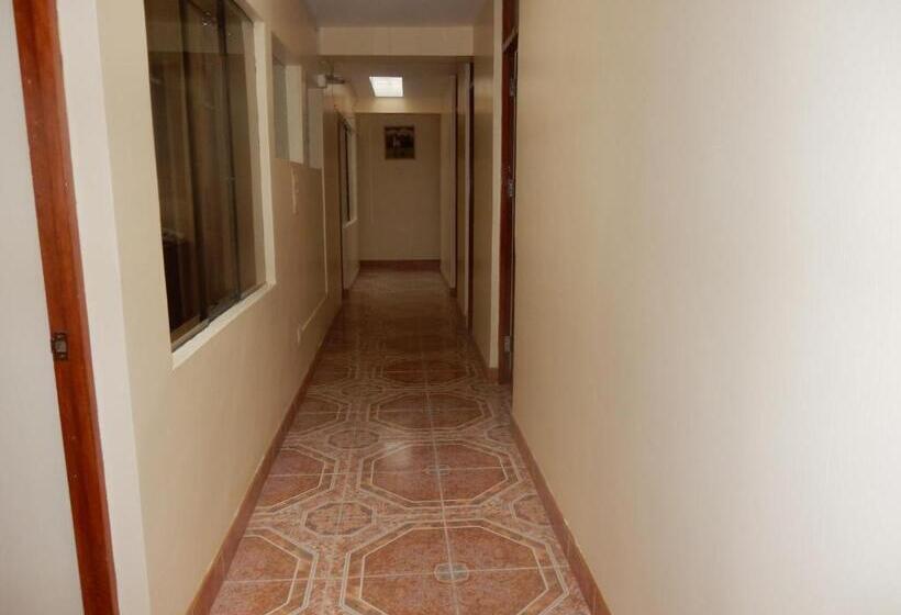 Отель Quechua Hostal Recoleta