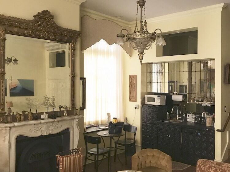 בית מלון כפרי Trade Winds Bed And Breakfast