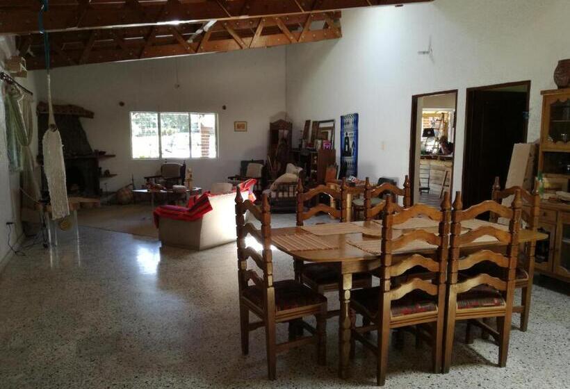 Al Bosque Hostel & Glamping