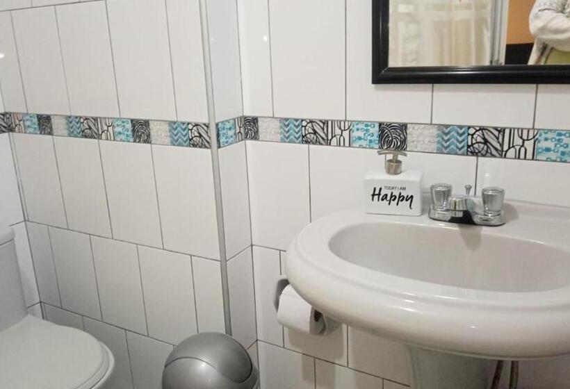 هاستل Strenua   Las Quintanas