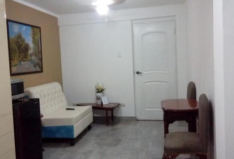 هاستل Strenua   Las Quintanas