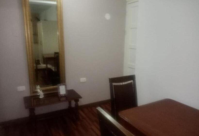 هاستل Strenua   Las Quintanas