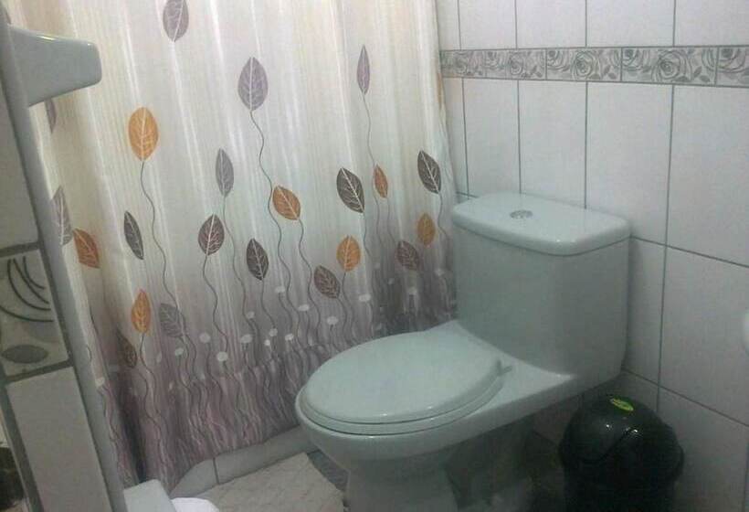 هاستل Strenua   Las Quintanas