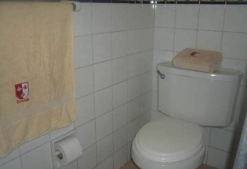 هاستل Strenua   Las Quintanas